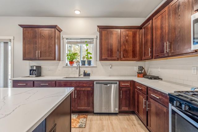 16500 Pine Creek Drive, La Pine, OR 97739