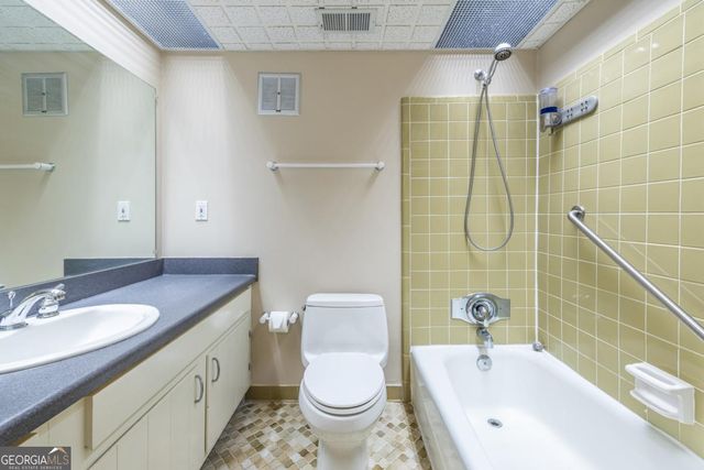 6700 Roswell Road 1C, Sandy Springs, GA 30328