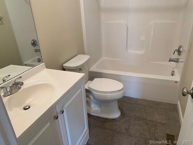 27 Tridell Drive 15, Southington, CT 06489