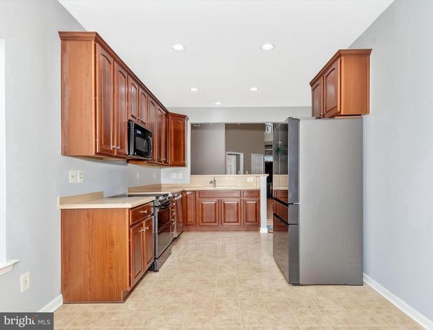 28 BIRCH DR, Hanover, PA 17331