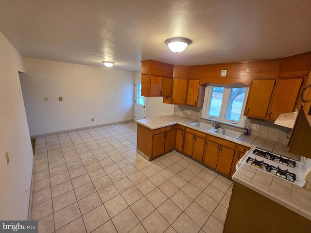 726 ALLEN AVE, Vineland, NJ 08360