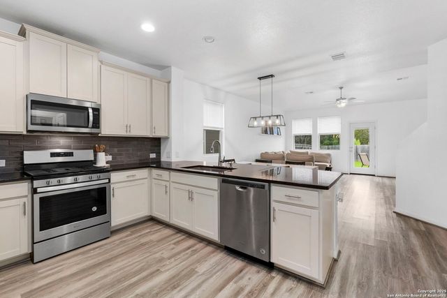 8808 Straight Oaks, San Antonio, TX 78254