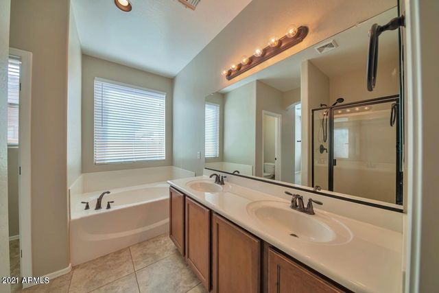 4063 E Cherry Hills Drive, Chandler, AZ 85249