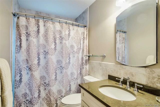 280 Van Cott Avenue, Farmingdale, NY 11735