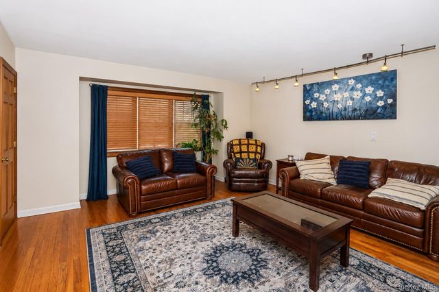 280 Van Cott Avenue, Farmingdale, NY 11735