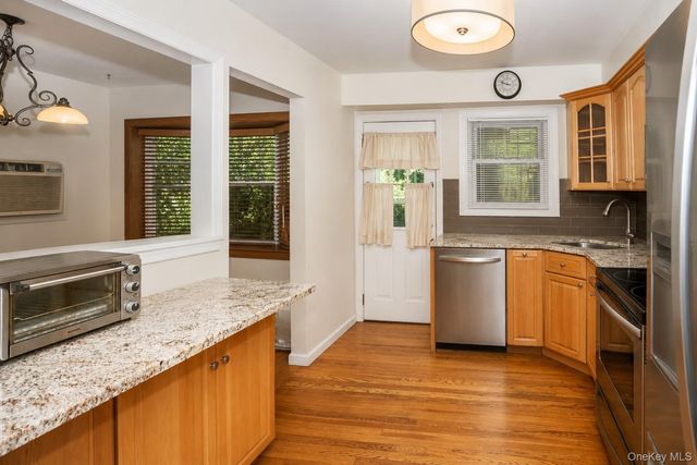 280 Van Cott Avenue, Farmingdale, NY 11735