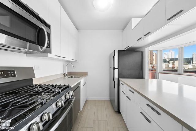 500 W 43rd St Apt 7G, New York City, NY 10036