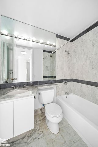 500 W 43rd St Apt 7G, New York City, NY 10036