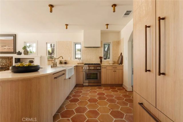 3371 Garden, Los Angeles, CA 90039