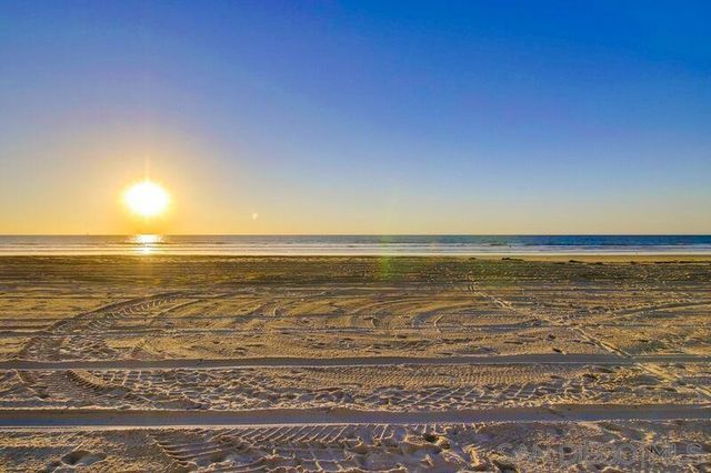 3607 Ocean Front Walk 4, San Diego, CA 92109