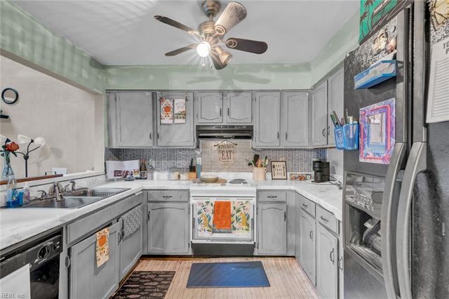 222 Bridgewater DR, Newport News, VA 23603