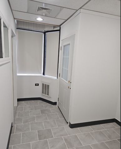 6217 N Milwaukee Avenue 2F, Chicago, IL 60646