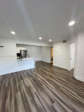 300 W Palm Cir W 307, Pembroke Pines, FL 33025