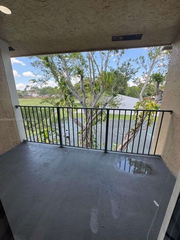 300 W Palm Cir W 307, Pembroke Pines, FL 33025