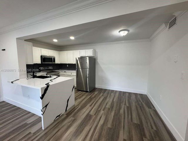 300 W Palm Cir W 307, Pembroke Pines, FL 33025