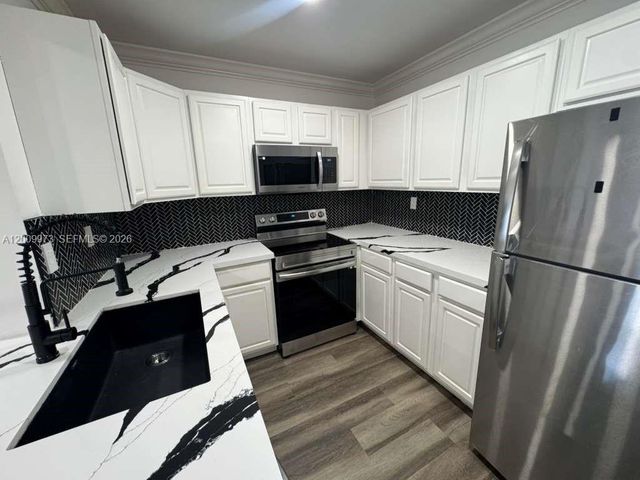 300 W Palm Cir W 307, Pembroke Pines, FL 33025