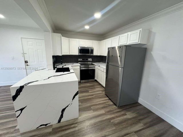 300 W Palm Cir W 307, Pembroke Pines, FL 33025