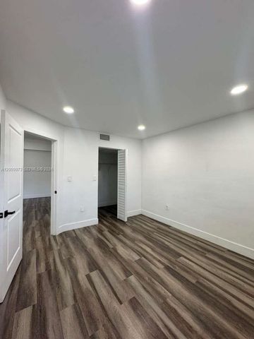 300 W Palm Cir W 307, Pembroke Pines, FL 33025