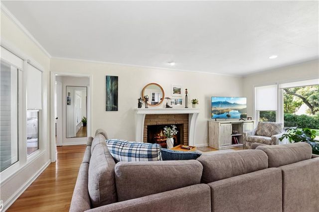 2001 W 86th Street, Leawood, KS 66206
