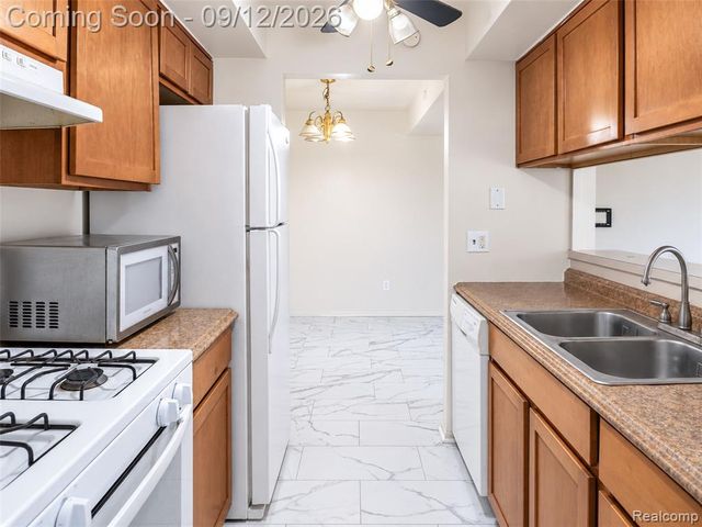 6980 Harvard Lane 127, Canton, MI 48187