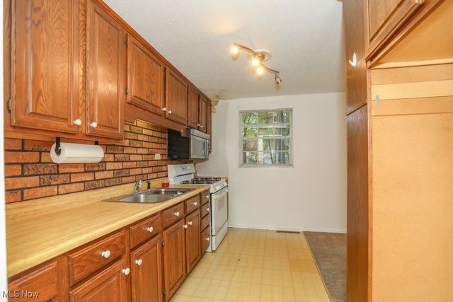 675 Midway Drive, Ravenna, OH 44266