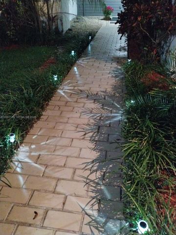 11843 SW 79th Ter, Miami, FL 33183