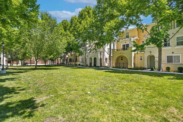 474 Kahlo Street, Mountain View, CA 94041