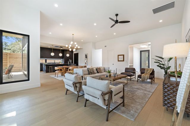 2305 Southern Oaks DR, Austin, TX 78745