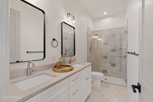 2765 N Megafauna Court, Tucson, AZ 85749