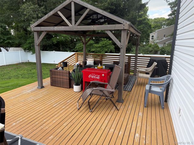 29 Rolling Hills Drive, Ridge, NY 11961