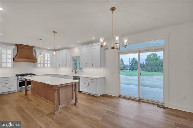 513 CHELTENHAM CT, Lititz, PA 17543