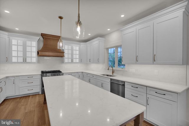 513 CHELTENHAM CT, Lititz, PA 17543