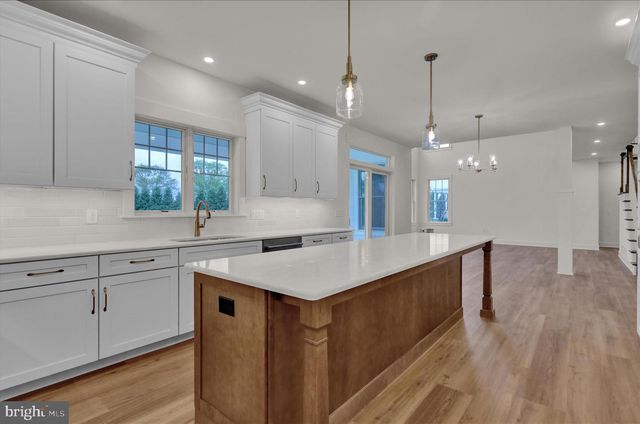 513 CHELTENHAM CT, Lititz, PA 17543