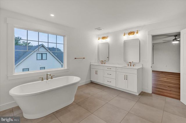 513 CHELTENHAM CT, Lititz, PA 17543