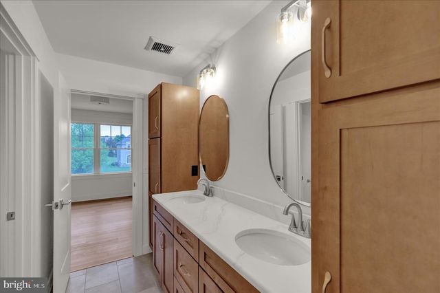 513 CHELTENHAM CT, Lititz, PA 17543