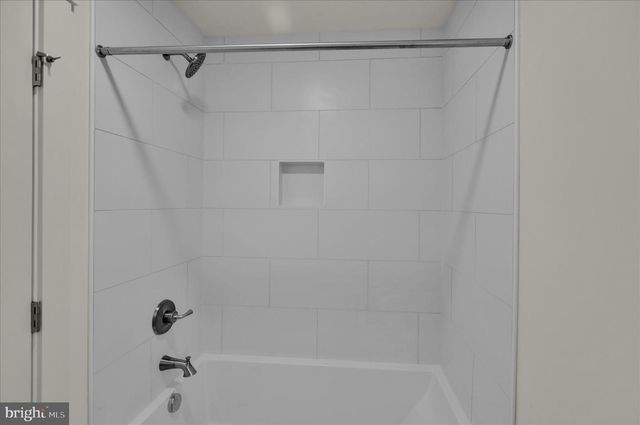 513 CHELTENHAM CT, Lititz, PA 17543