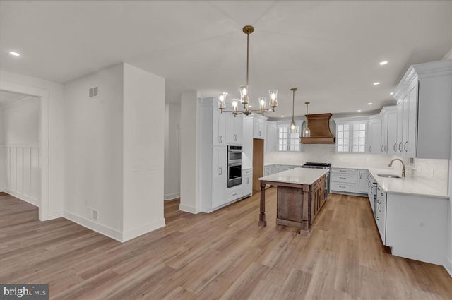 513 CHELTENHAM CT, Lititz, PA 17543