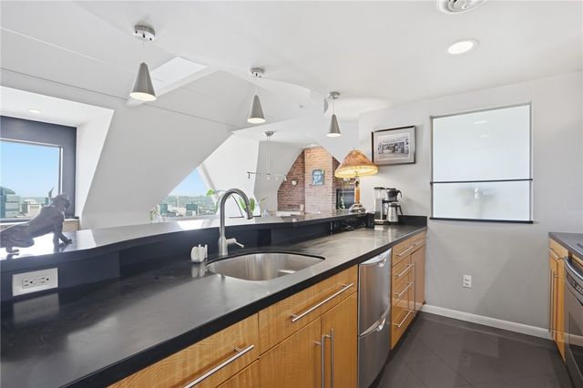 229 Grandview Ave 3, Mt Washington, PA 15211