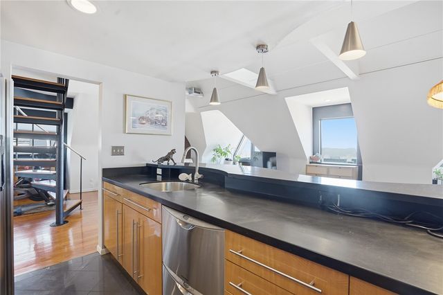 229 Grandview Ave 3, Mt Washington, PA 15211