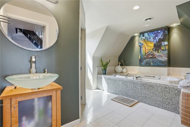 229 Grandview Ave 3, Mt Washington, PA 15211