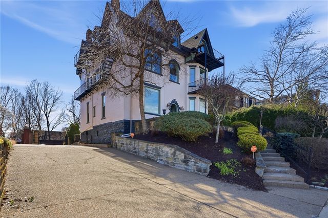 229 Grandview Ave 3, Mt Washington, PA 15211