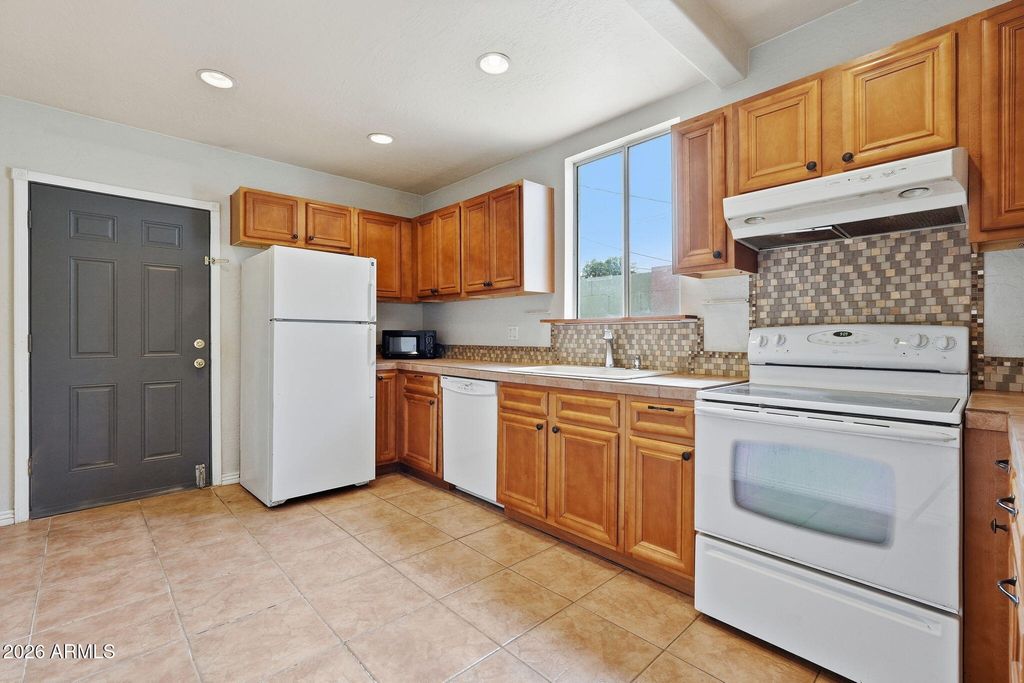939 S PIONEER --, Mesa, AZ 85204 — photo 4