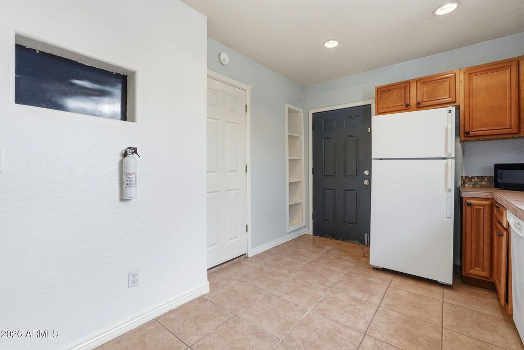 939 S PIONEER --, Mesa, AZ 85204 — photo 5