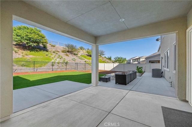 28683 Windbreak, Saugus, CA 91350