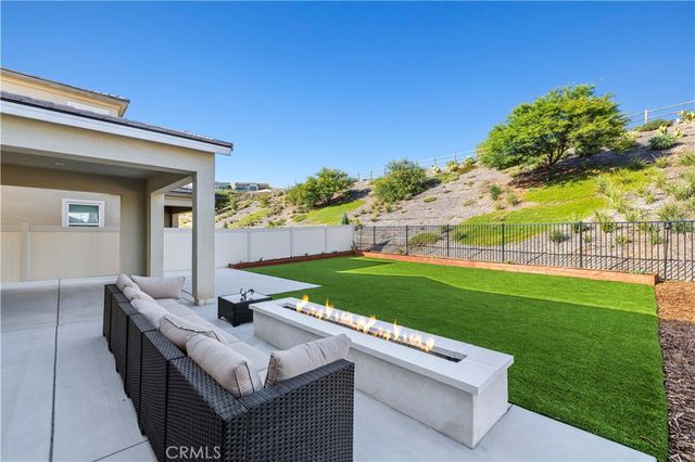 28683 Windbreak, Saugus, CA 91350