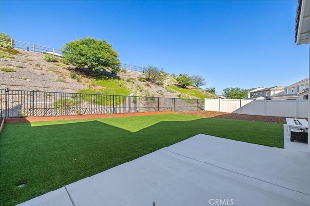 28683 Windbreak, Saugus, CA 91350