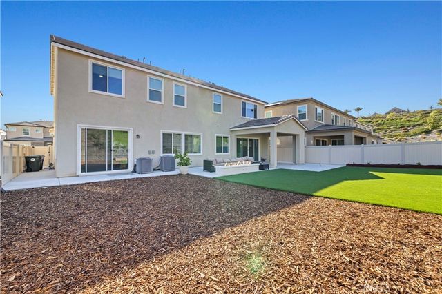 28683 Windbreak, Saugus, CA 91350