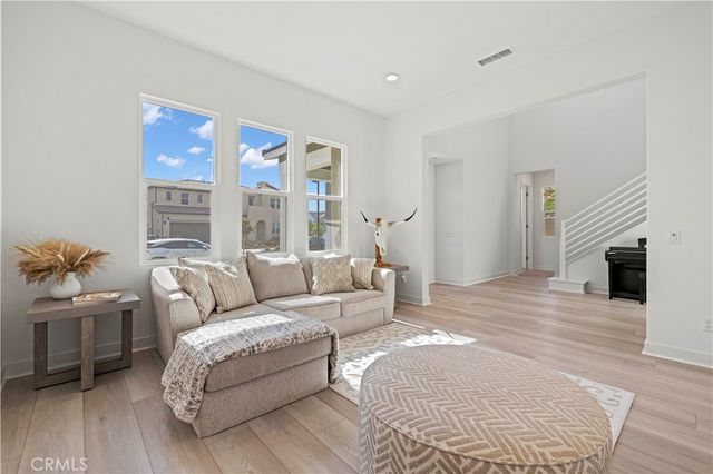 28683 Windbreak, Saugus, CA 91350