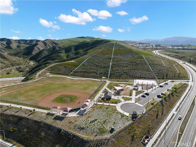 28683 Windbreak, Saugus, CA 91350