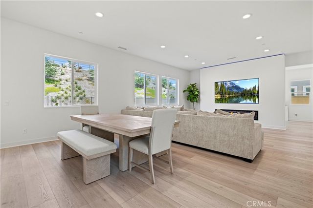 28683 Windbreak, Saugus, CA 91350